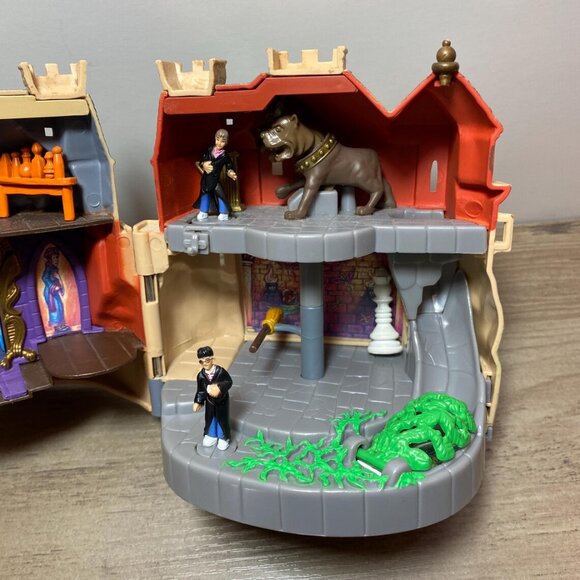 Harry Potter Hogwarts Castle Playset with Mini Figures 2001 Forbidden Corridor - Picture 3 of 7